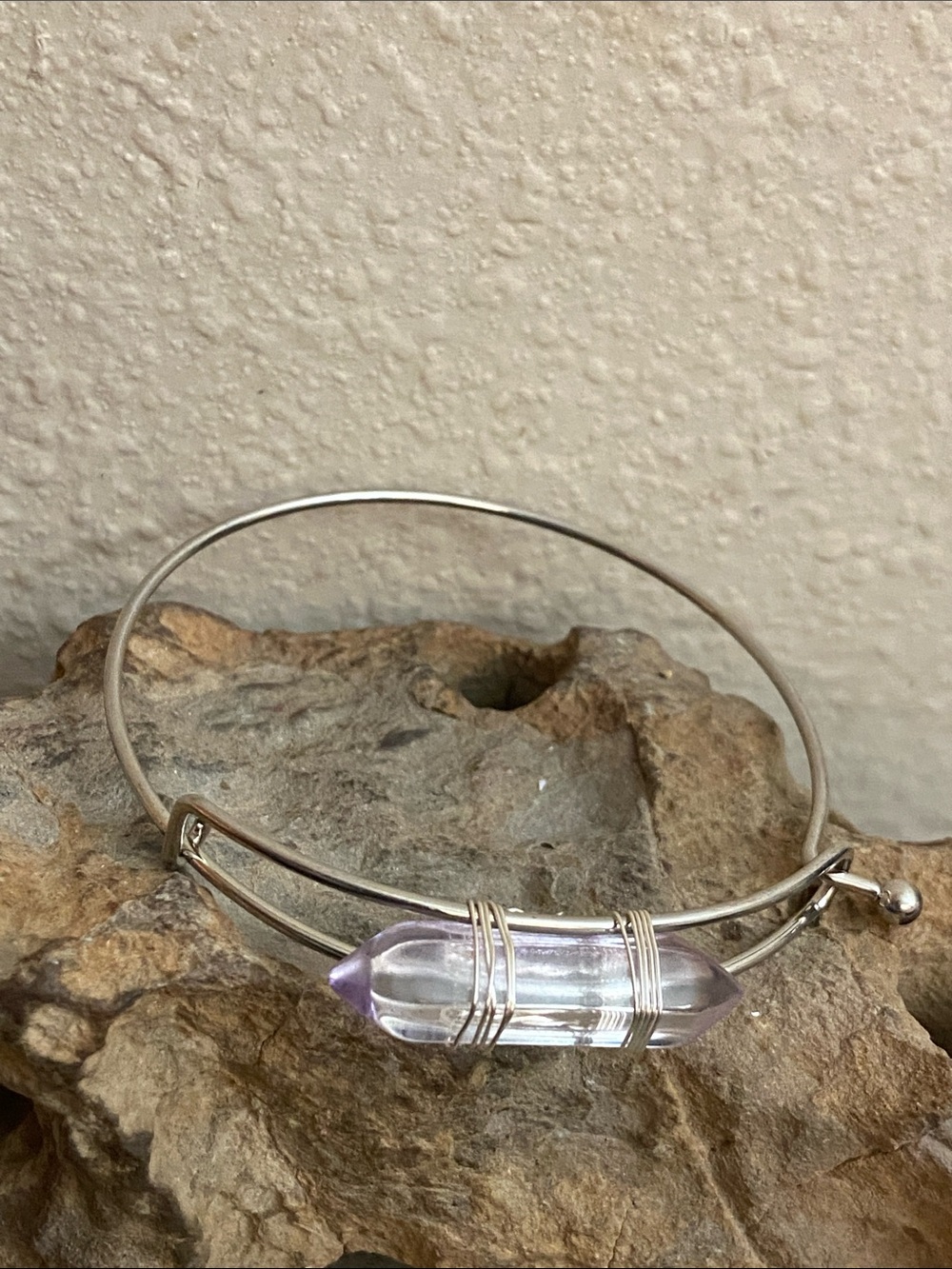 5/$10❤️❤️❤️Silver Tone & Faux Purple Stone Wire Wrap Bangle Bracelet